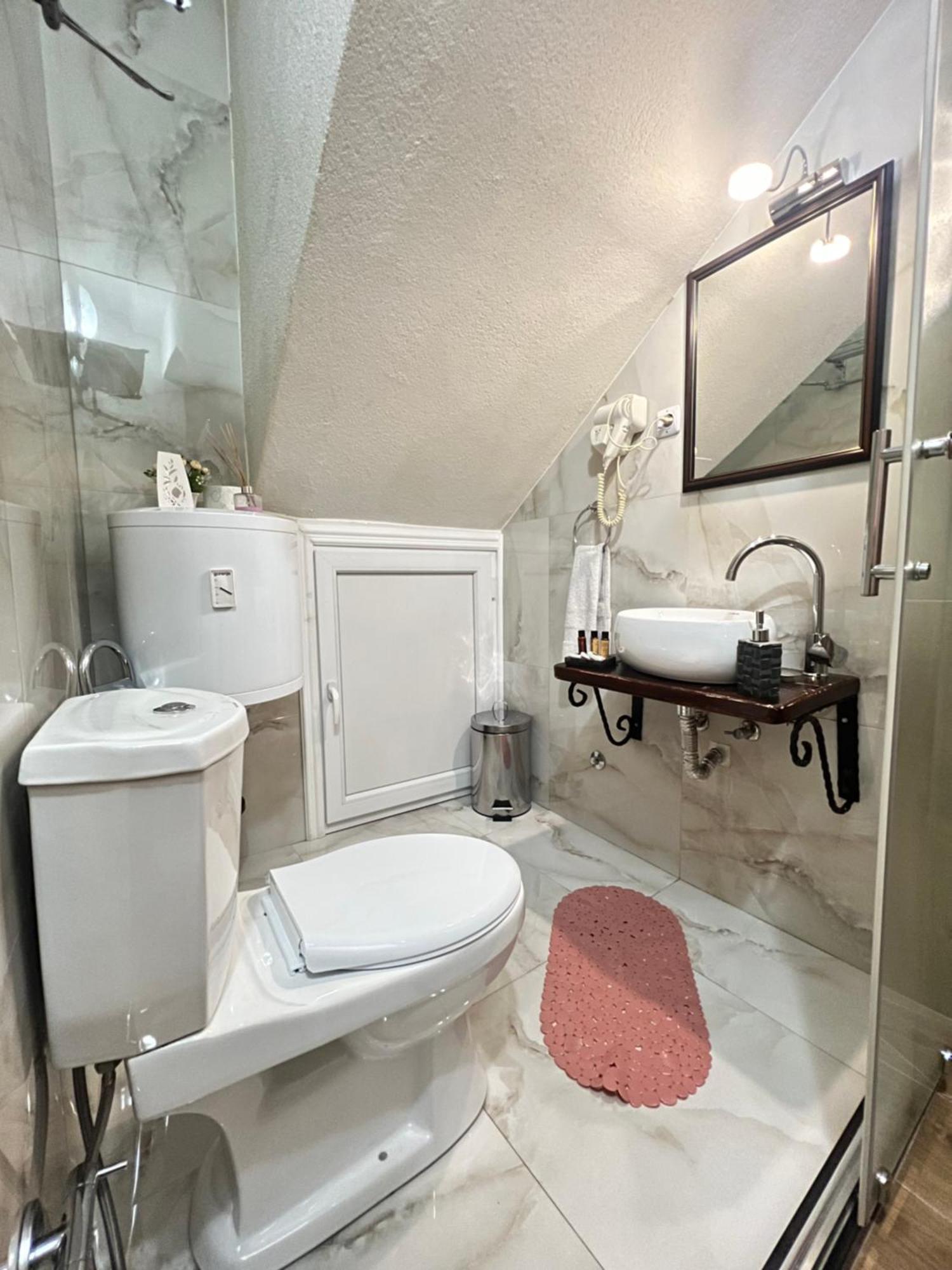 Hotel Fjorr Призрен Екстериор снимка