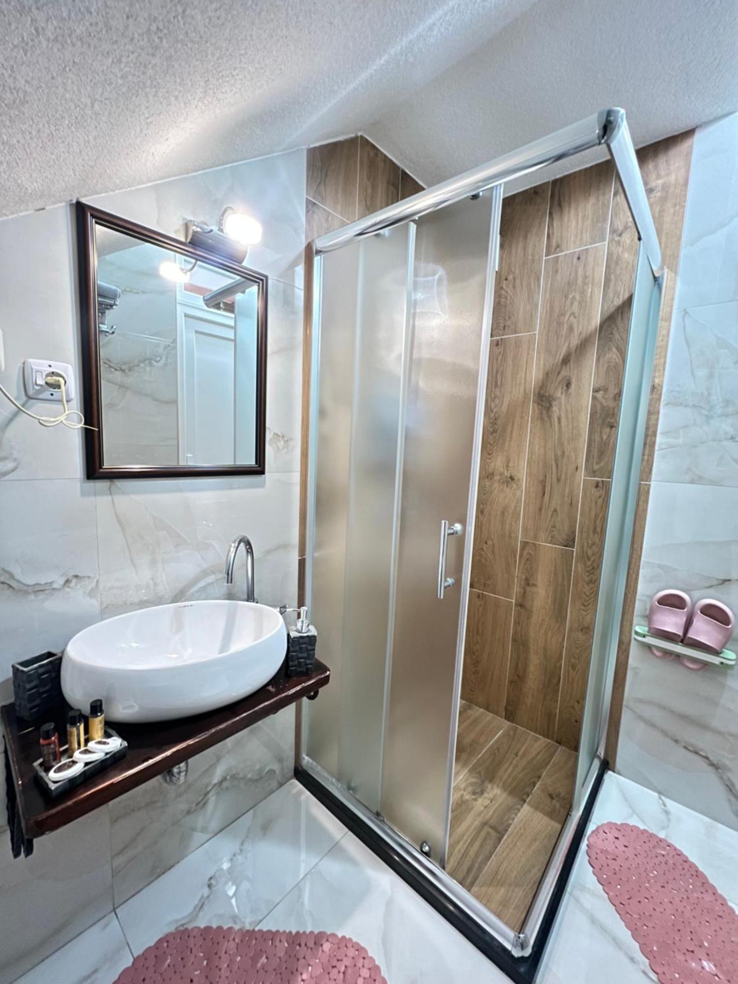 Hotel Fjorr Призрен Екстериор снимка