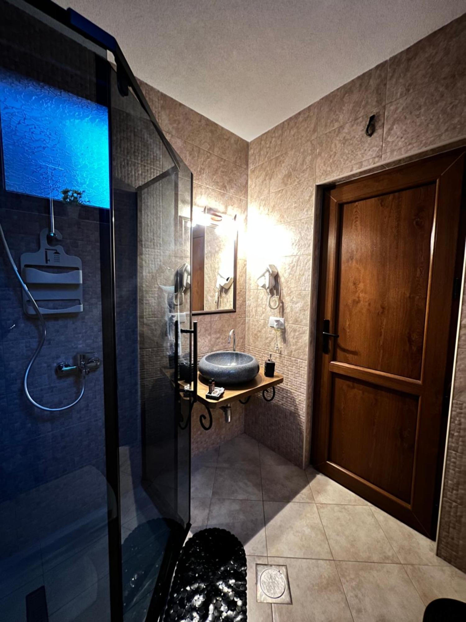 Hotel Fjorr Призрен Екстериор снимка