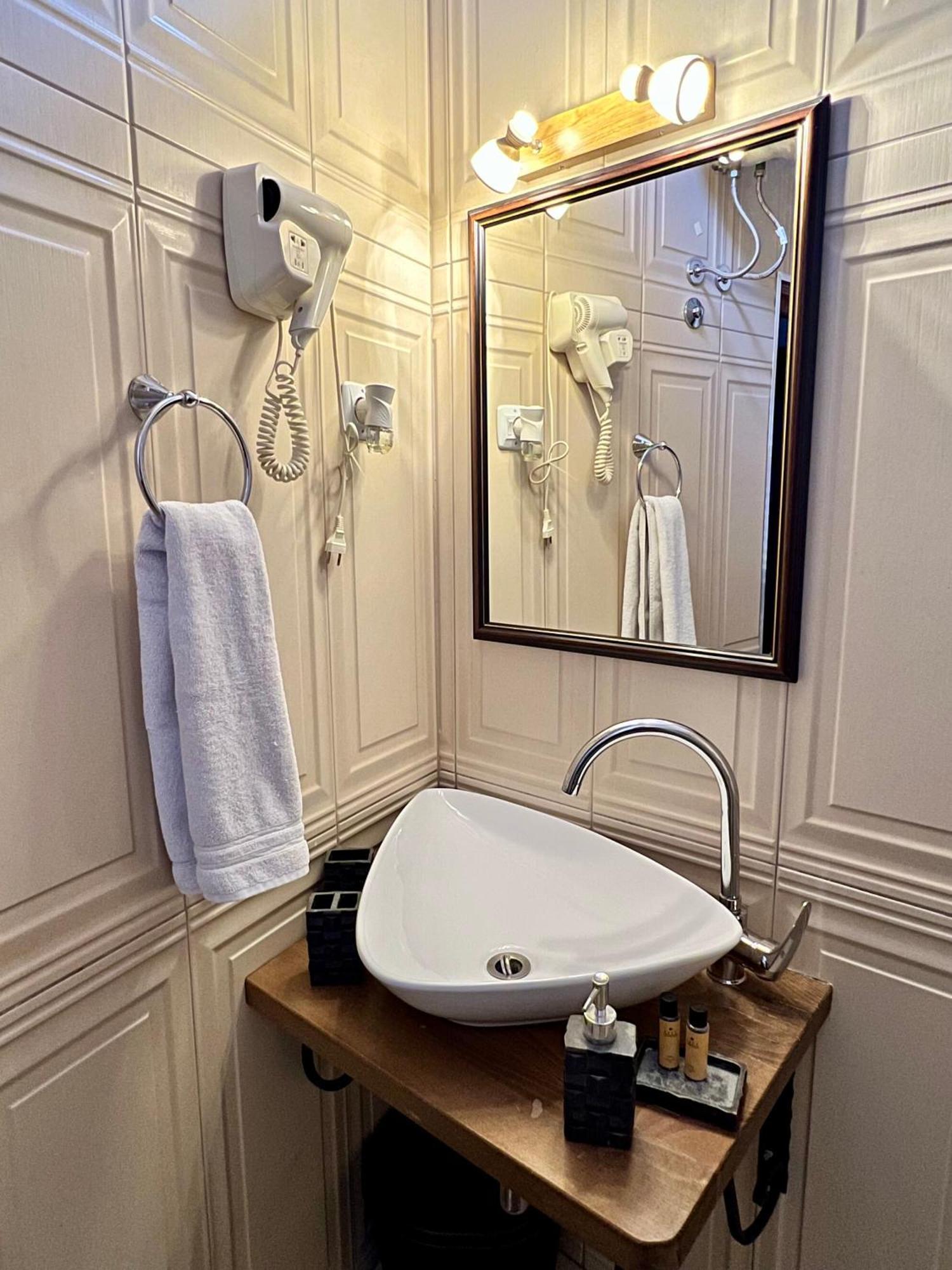 Hotel Fjorr Призрен Екстериор снимка